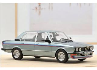 BMW M535i 1980 Blau met mit Dekoration1:18- Limitierte Auflage 500 St Norev 1:18 Metallmodell