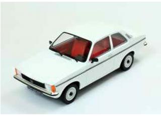 Opel Kadett C2 1977 2 door weiß Triple9 Colleciton 1:18 Resinemodell (Türen, Motorhaube... nicht zu öffnen!