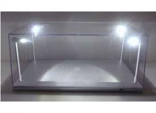 Vitrine mit LED-Beleuchtung 1:18 Sockel silber External dimensions: 35,5cm L x 15,6cm B x 16cm H