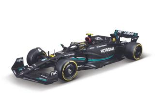 Mercedes AMG W14 E Lewis Hamilton mit Helm F1 2023 in Plexiglasvitrine Burago 1:24