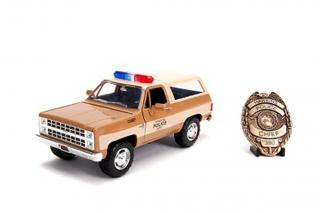Hopper`s 1980 Chevrolet K5 Blazer *Stranger Things* with Diecast Police Badge, Hawkins Police. Jada 1:24