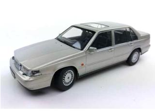 Volvo 960 1996 silver metallic Triple9 1:18 (Türen, Motorhaube... nicht zu öffnen!)