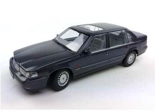 Volvo 960 1996 aubergine metallic Triple9 1:18 (Türen, Motorhaube... nicht zu öffnen!)