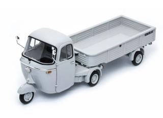 Vespa Pantero Solid Grey Schuco ProR.18 Resinemodell 1:18 (Türen, Motorhaube... nicht zu öffnen!)