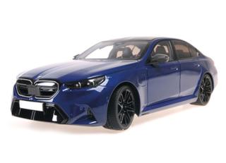 BMW M5 - 2024 - BLUE METALLIC Minichamps 1:18 Metallmodell mit zu öffnenden Hauben und Türen!  Disponible à partir de fin juillet 2026
