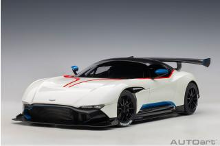 ASTON MARTIN VULCAN 2015 (STRATUS WHITE/BLUE STRIPES) (COMPOSITE MODEL/FULL OPENINGS)  AUTOart 1:18  Lieferbar ab Ende Juli 2026