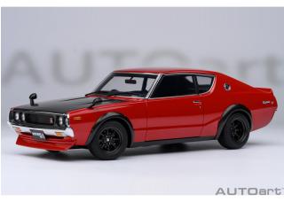 NISSAN SKYLINE 2000 GT-R (KPGC110) TUNED VERSION „CARBON BLACK BONNET“ rot AUTOart 1:18 Composite