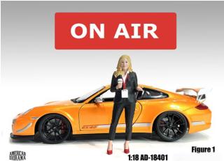 On-Air - Figure 1 Reporterin  American Diorama 1:18 (Auto nicht enthalten!)