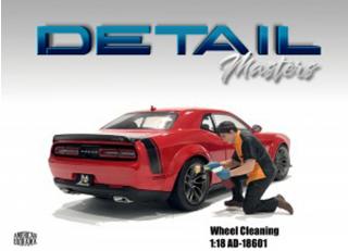Figur Detail Masters - 1 (wheel Cleaning) American Diorama 1:18 (Auto nicht enthalten!)