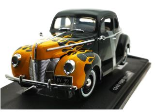 Ford Deluxe 1940 schwarz mit Flammen MotorMax 1:18