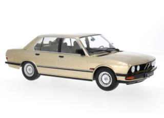 BMW 520i (E28), gold, 1987 IXO 1:18 Metallmodell (Türen/Hauben nicht zu öffnen!)