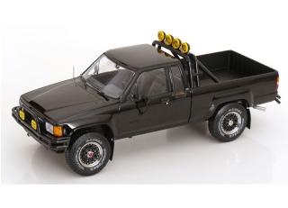 Toyota Truck Xtra Cab 4x4 (Hilux) 1985 schwarz (Zurück in die Zukunft III "look alike")  KK-Scale 1:18 Metallmodell (Türen, Motorhaube... nicht zu öffnen!)