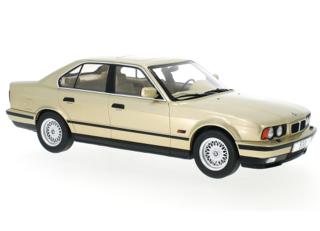 BMW 5er (E34), metallic-beige, 1992 MCG 1:18 Metallmodell, Türen und Hauben nicht zu öffnen