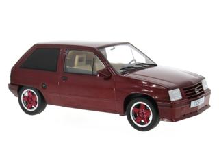 Opel Corsa A Custom, dunkelrot, 1983 MCG 1:18 Metallmodell, Türen und Hauben nicht zu öffnen