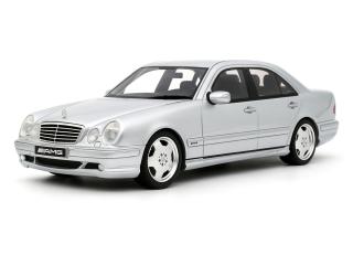Mercedes-Benz E55 AMG W210 Brilliant Silver 744 2001 OttO mobile 1:18 Resinemodell (Türen, Motorhaube... nicht zu öffnen!)
