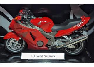 Honda CBR1100XX rot AUTOMAXX 1:12