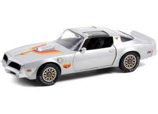 Pontiac Firebird "Fire Am" 1977  by Very Special Equipment (VSE) *Artisan Collection*, silver with hood bird Greenlight 1:18