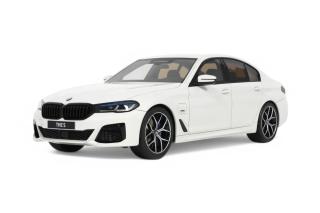 BMW 545E X DRIVE SALOON M SPORT ALPINE WHITE III 2023 GT Spirit 1:18 Resinemodell (Türen, Motorhaube... nicht zu öffnen!)  Available from mid July 2025