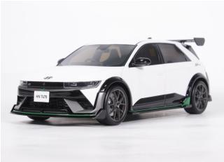 HYUNDAI IONIQ 5N DK EDITION ATLAS WHITE MATT 2025 OttO mobile 1:18 Resinemodell (Türen, Motorhaube... nicht zu öffnen!)