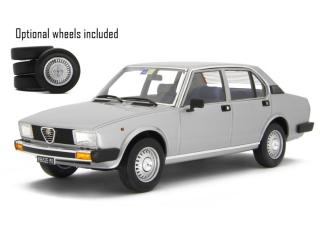 Alfa Romeo Alfetta 2.0 L 1978 Grigio Chiaro Met. Laudoracing 1:18 Resinemodell (Türen, Motorhaube... nicht zu öffnen!)