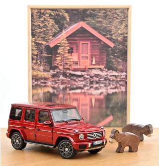 Mercedes-Benz G-Class 2024 Hyazinthrot Norev 1:18 Metallmodell