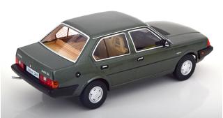 Volvo 340 1987 green metallic with beige interior Triple9 1:18 (Türen, Motorhaube... nicht zu öffnen!)
