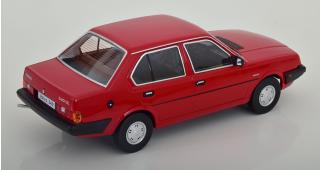 Volvo 340 1987 red with grey interior Triple9 1:18 (Türen, Motorhaube... nicht zu öffnen!)
