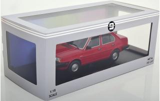 Volvo 340 1987 red with grey interior Triple9 1:18 (Türen, Motorhaube... nicht zu öffnen!)