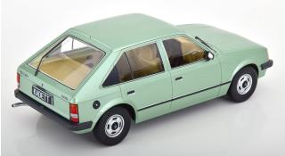 Opel Kadett 1984 D 5-door, light green metallic with beige interior Triple9 1:18 (Türen, Motorhaube... nicht zu öffnen!)