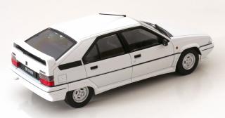 Citroen BX GTi, 1990  alpine white with black interior Triple9 1:18 (Türen, Motorhaube... nicht zu öffnen!)