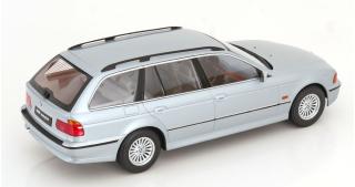 BMW 5-series Touring E39 1998 , artic silver Triple 9 1:18 (Türen, Motorhaube... nicht zu öffnen!)