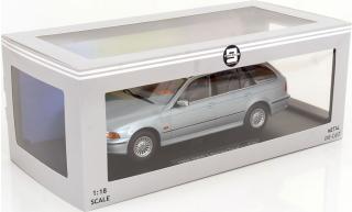BMW 5-series Touring E39 1998 , artic silver Triple 9 1:18 (Türen, Motorhaube... nicht zu öffnen!)