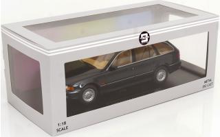 BMW 5-series Touring E39 1998 , oxfort green Triple 9 1:18 (Türen, Motorhaube... nicht zu öffnen!)