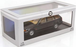 BMW 5-series Touring E39 1998 , space black Triple 9 1:18 (Türen, Motorhaube... nicht zu öffnen!)