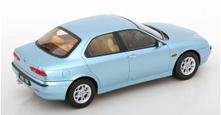 Alfa Romeo 156 1998 hellblau-metallic Triple 9 1:18 (Türen, Motorhaube... nicht zu öffnen!)