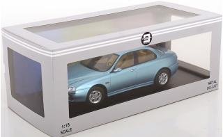 Alfa Romeo 156 1998 hellblau-metallic Triple 9 1:18 (Türen, Motorhaube... nicht zu öffnen!)
