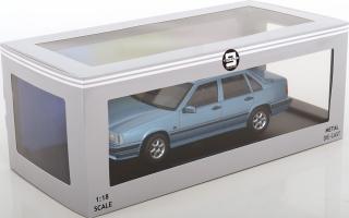 Volvo 850 1993 hellblau-metallic Triple 9 1:18 (Türen, Motorhaube... nicht zu öffnen!)