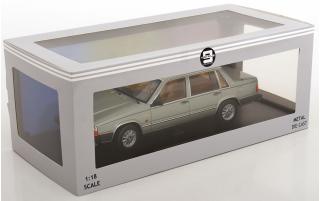 Volvo 760 1985 hellgrün-metallic Triple 9 1:18 (Türen, Motorhaube... nicht zu öffnen!)