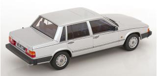 Volvo 760 1985 silber Triple 9 1:18 (Türen, Motorhaube... nicht zu öffnen!)