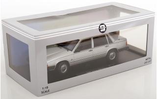 Volvo 760 1985 silber Triple 9 1:18 (Türen, Motorhaube... nicht zu öffnen!)