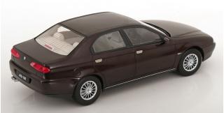 Alfa Romeo 166 1999 dunkelrot-metallic Triple 9 1:18 (Türen, Motorhaube... nicht zu öffnen!)