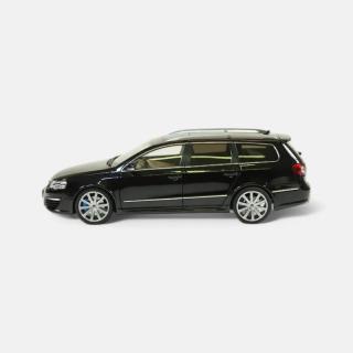Volkswagen Passat R36 (2009) - Kombi - deep black NZG 1:18 Metallmodell