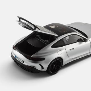 Mercedes-AMG GT 63 PRO 4MATIC+ hightech silver metallic NZG 1:18 Metallmodell