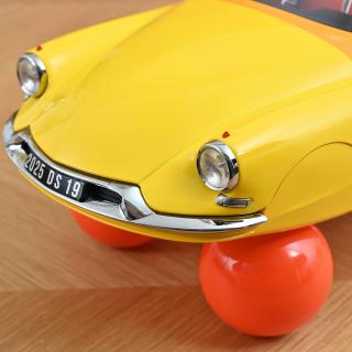 Citroën DS 19 on balls 1959 Shades of Orange 1:12 Norev 1:12 Metallmodell (Türen/Hauben nicht zu öffnen!)