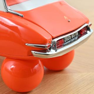 Citroën DS 19 on balls 1959 Shades of Orange 1:12 Norev 1:12 Metallmodell (Türen/Hauben nicht zu öffnen!)