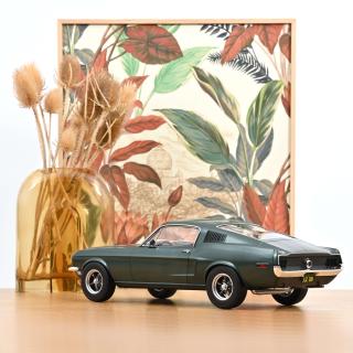 Wiederauflage: Ford Mustang Fastback 1968 - Satin Green metallic Norev Metallmodell 1:12 (Türen, Motorhaube... nicht zu öffnen!)