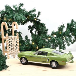 Ford Mustang Fastback GT 1968 - Light Green Metallic Norev 1:12 Metallmodell (Türen/Hauben nicht zu öffnen!)