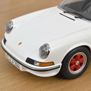 Porsche 911 Carrera RS 2.7 1973 Grand-Prix-White & Red  Norev 1:12 Metallmodell (Türen/Hauben nicht zu öffnen!)