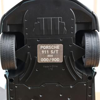 Porsche 911 S/T 2023 Meissenblue 1:12 Norev 1:12 Metallmodell (Türen/Hauben nicht zu öffnen!)