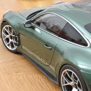 Porsche 911 S/T 2023 Malachite Green Metallic  Norev 1:12 Metallmodell (Türen/Hauben nicht zu öffnen!)